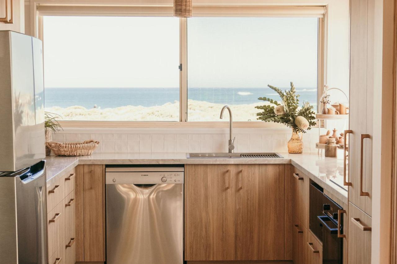 Sunsets On Martyrs Coastal Luxury Beach House Peterborough Bagian luar foto