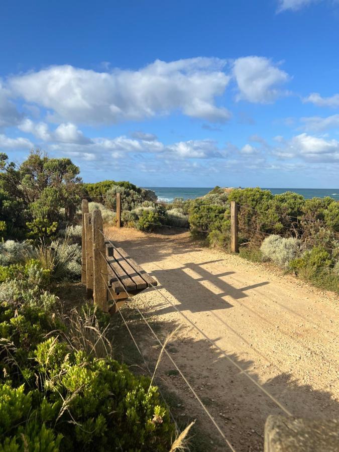 Sunsets On Martyrs Coastal Luxury Beach House Peterborough Bagian luar foto