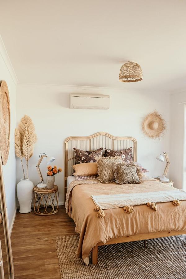 Sunsets On Martyrs Coastal Luxury Beach House Peterborough Bagian luar foto